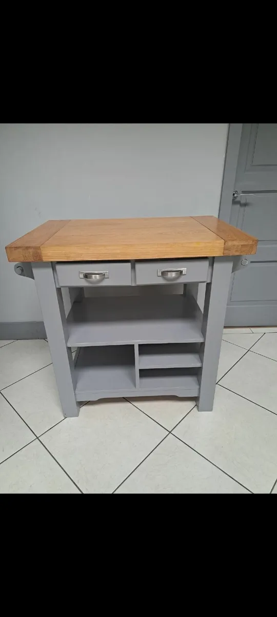 Kitchen Island - Image 1