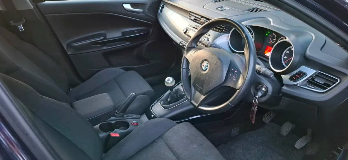 Alfa romeo giulietta - Image 4