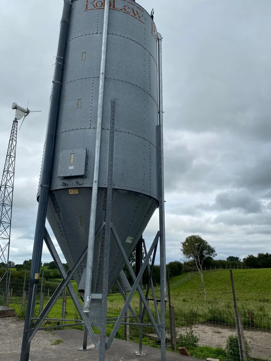 Roblew 22 t split meal bin