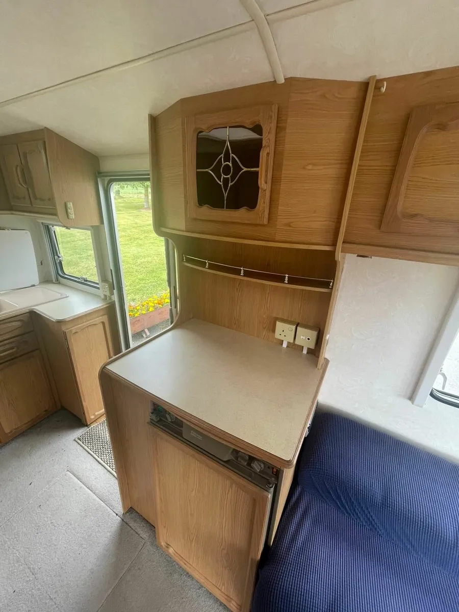 Caravan - Image 3