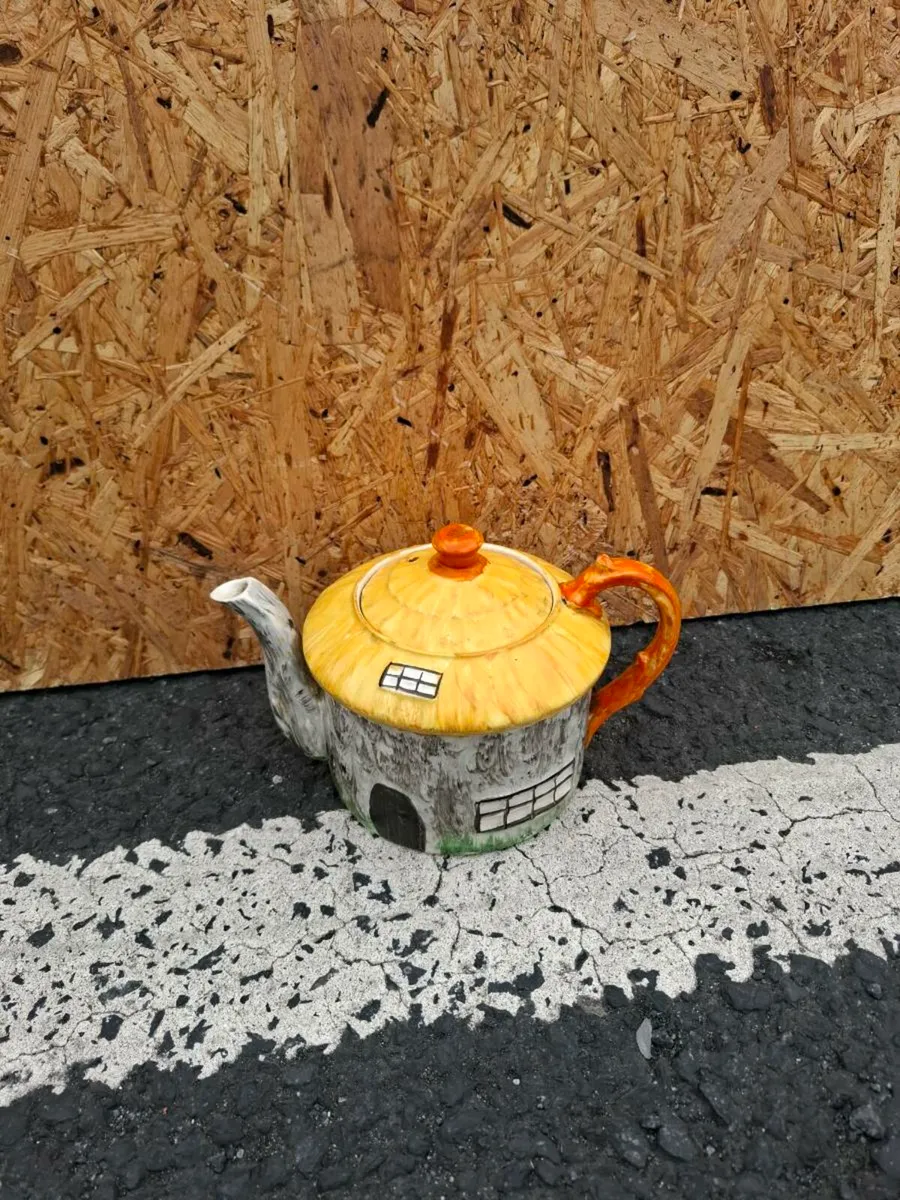 Novelty house tea pot postage possible
