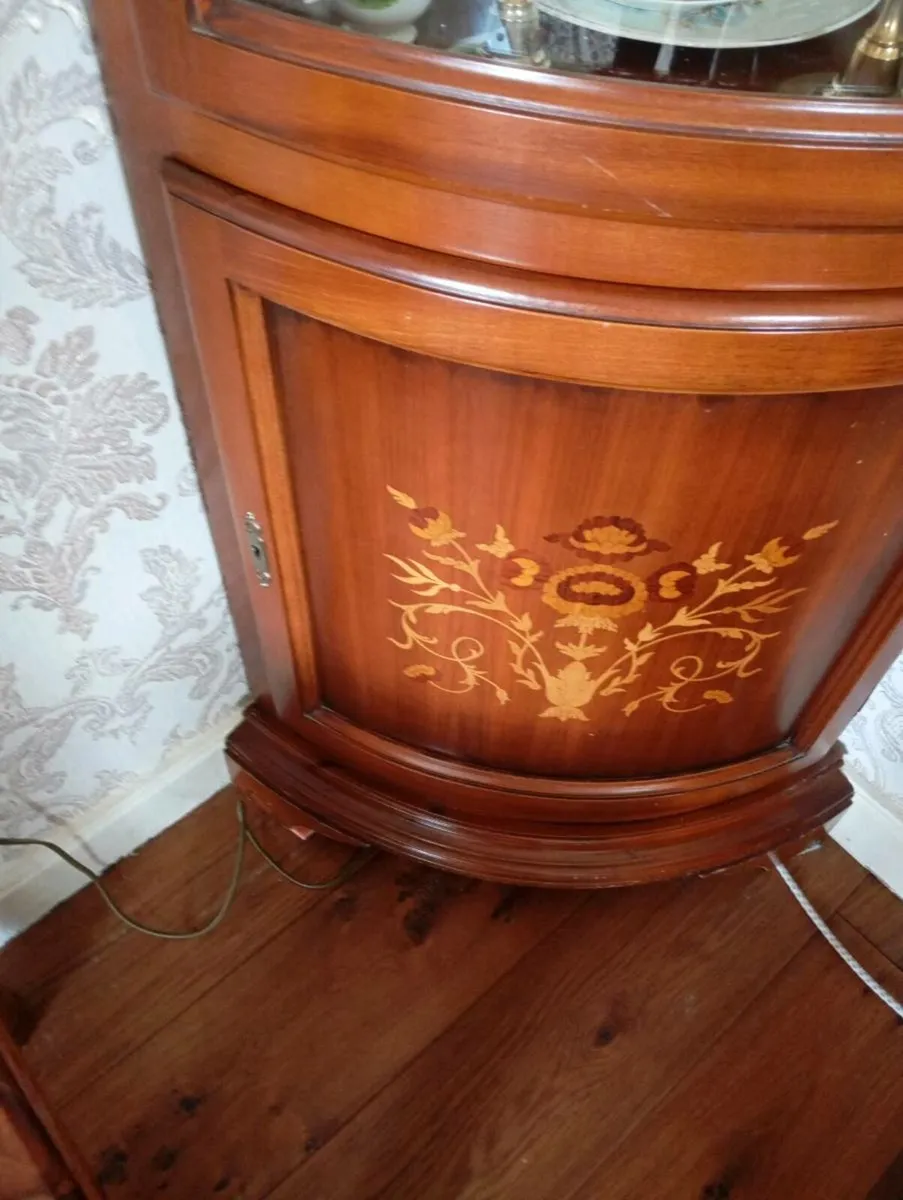 Corner cabinet - Image 1