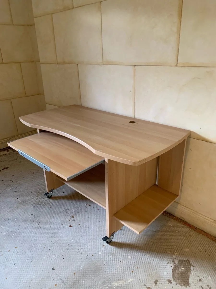 Study desk - Image 1