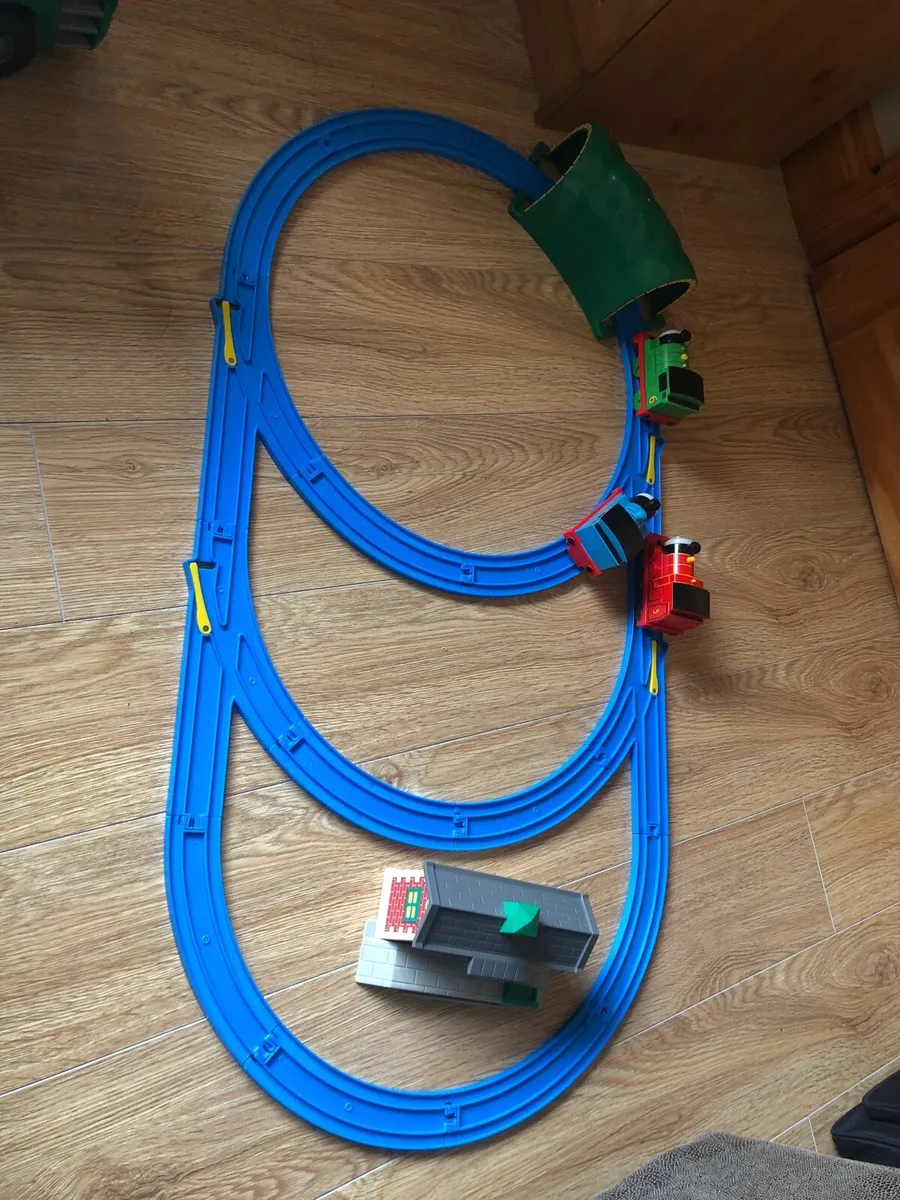 Train set with trains - Image 1