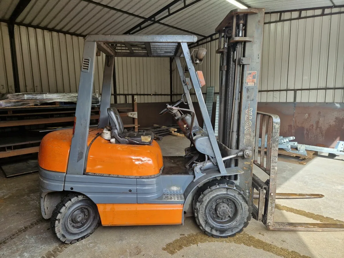 forklift - Image 1