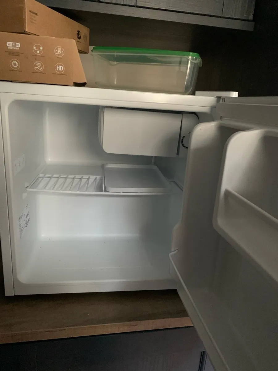 Fridge freezer - Image 4