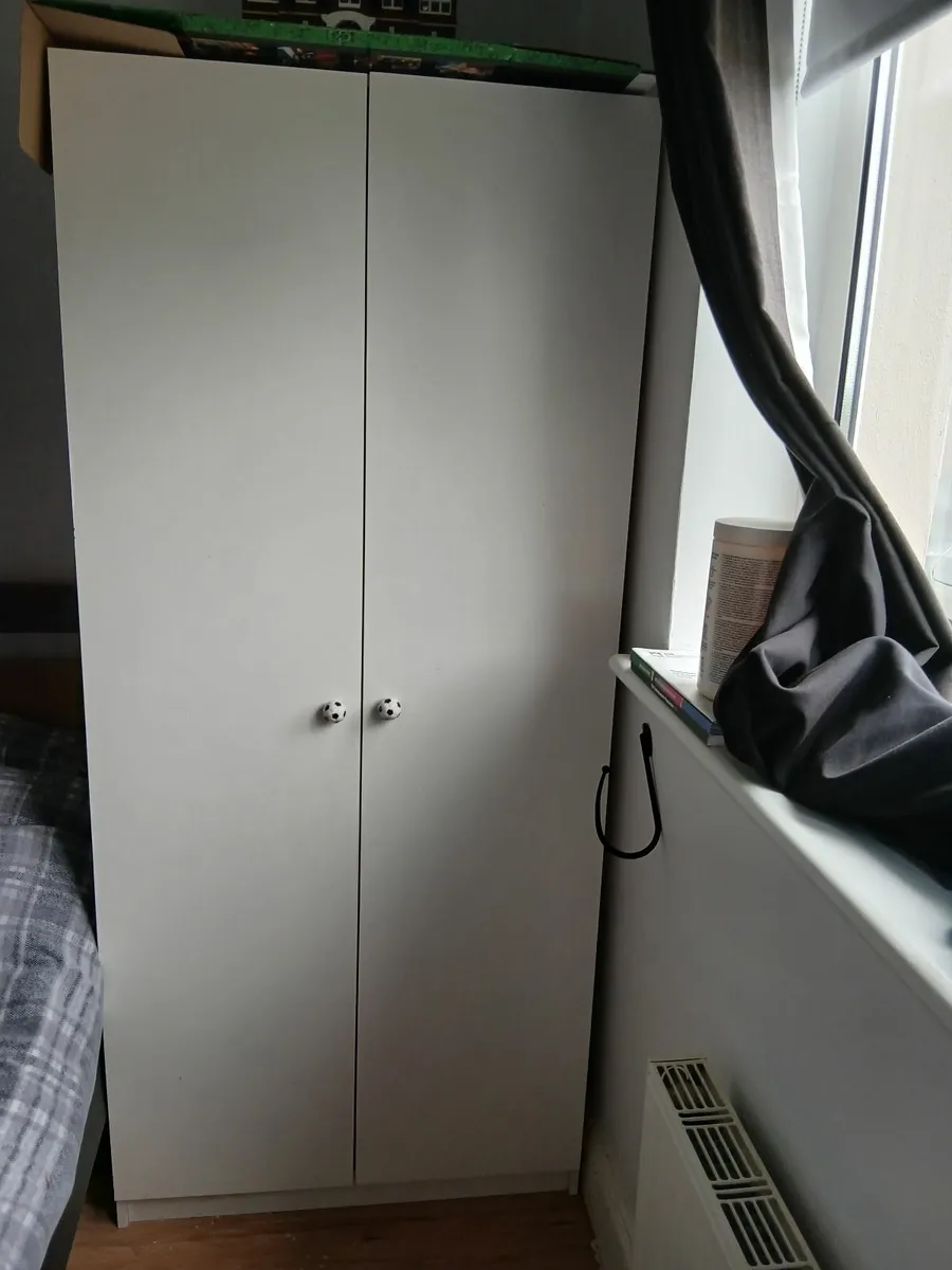 Bed and wardrobe - Image 2