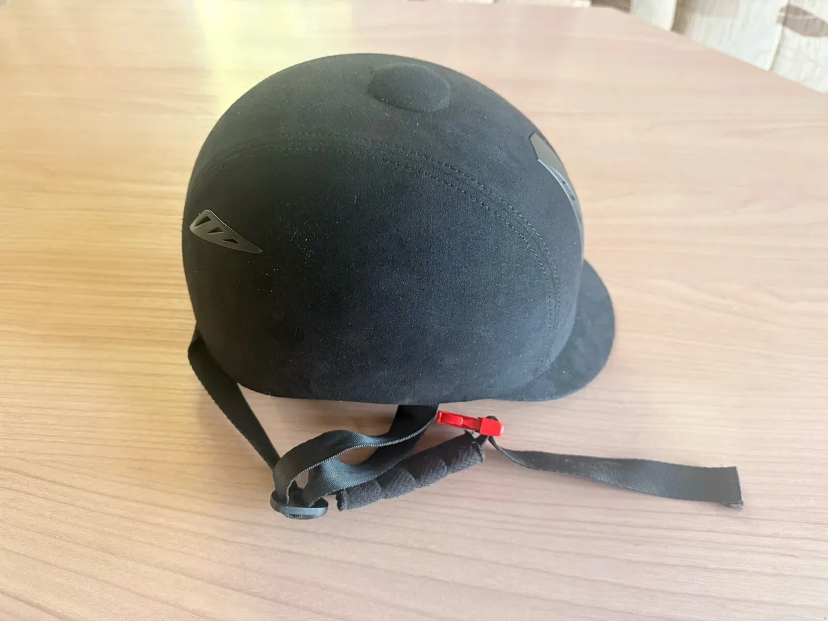 Children’s horse riding helmet - Image 2