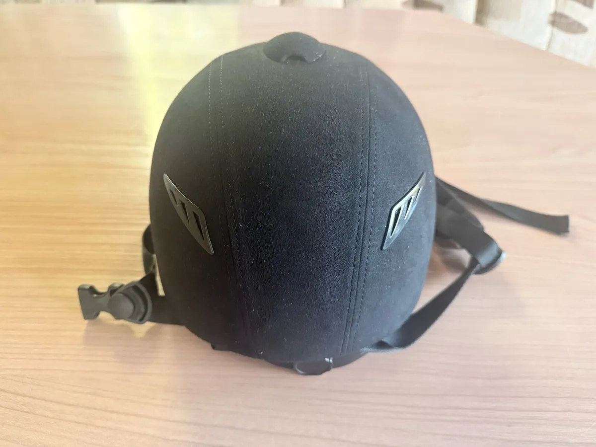 Children’s horse riding helmet - Image 3