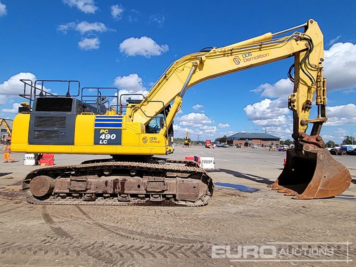 2017 Komatsu PC490LC-11 - Image 4