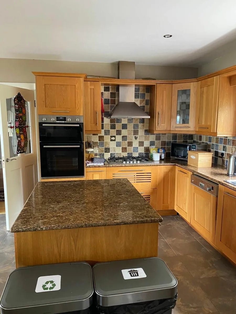 Large solid oak shaker kitchen - Image 1