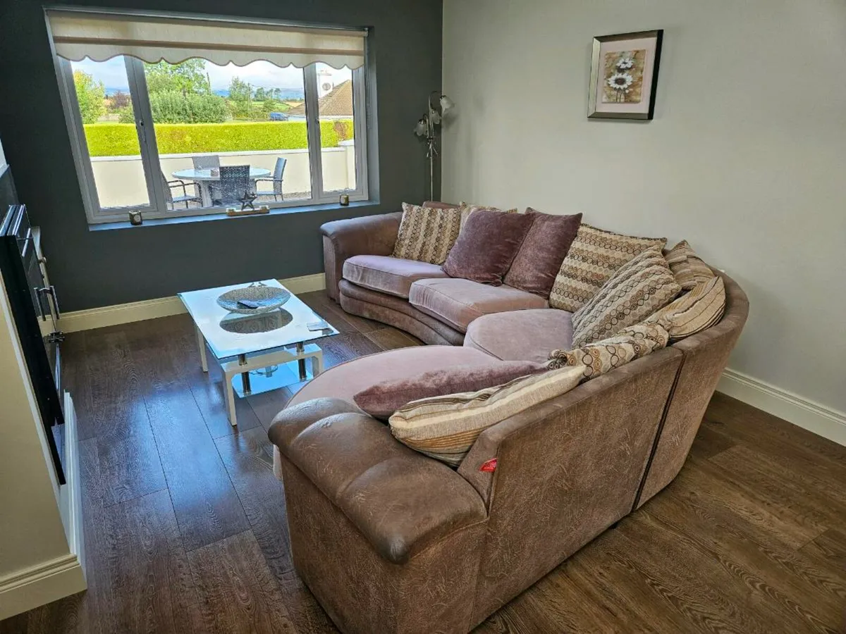 Corner couch. - Image 3