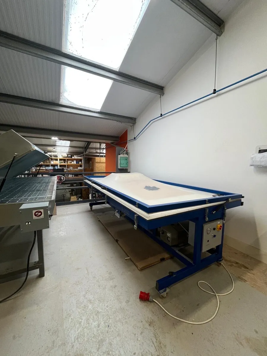 Thermoformer vacuum and oven. - Image 1
