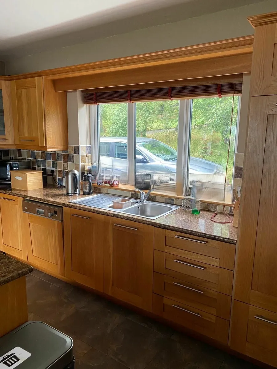 Large solid oak shaker kitchen - Image 3