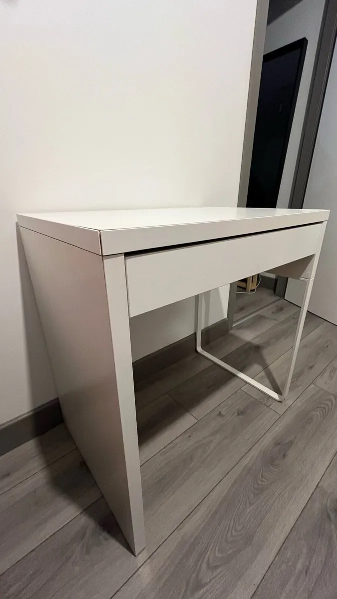 Micke white desk - Image 1