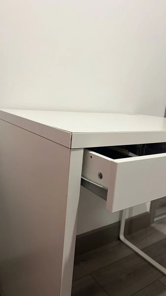 Micke white desk - Image 4