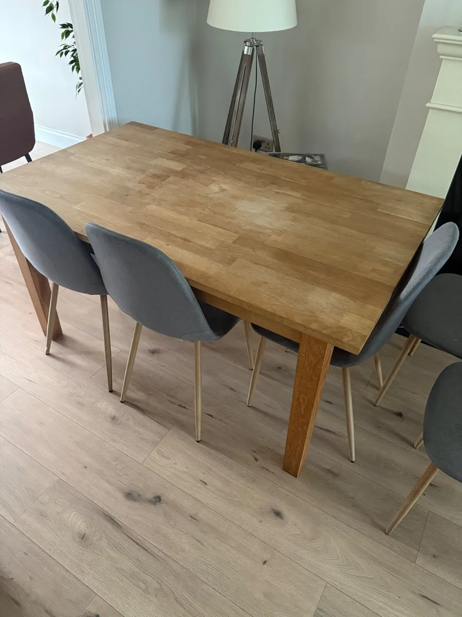 Dining table free - Image 1