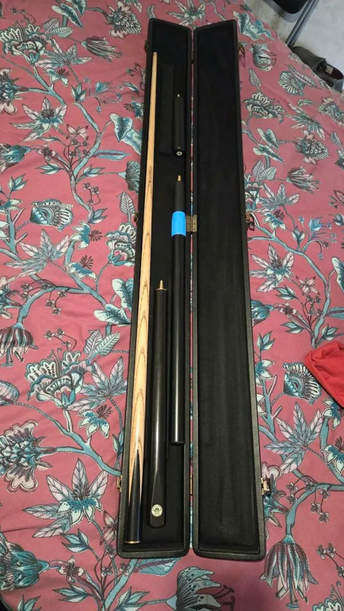Peradon snooker cue, extensions, case - Image 1