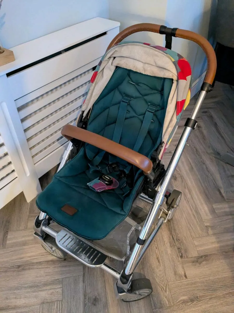 Mamas & Papas buggy with bassinet - Image 1