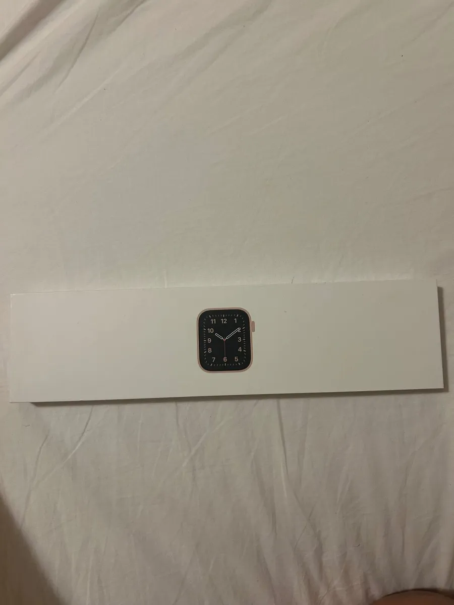 Apple Watch SE Gold Alu Pink Sports Strap - Image 1