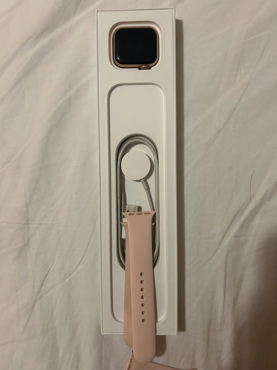 Apple Watch SE Gold Alu Pink Sports Strap - Image 3