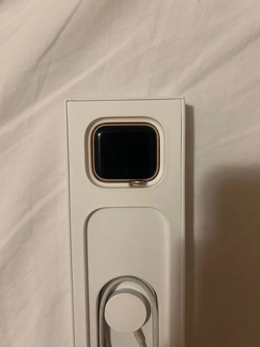 Apple Watch SE Gold Alu Pink Sports Strap - Image 4