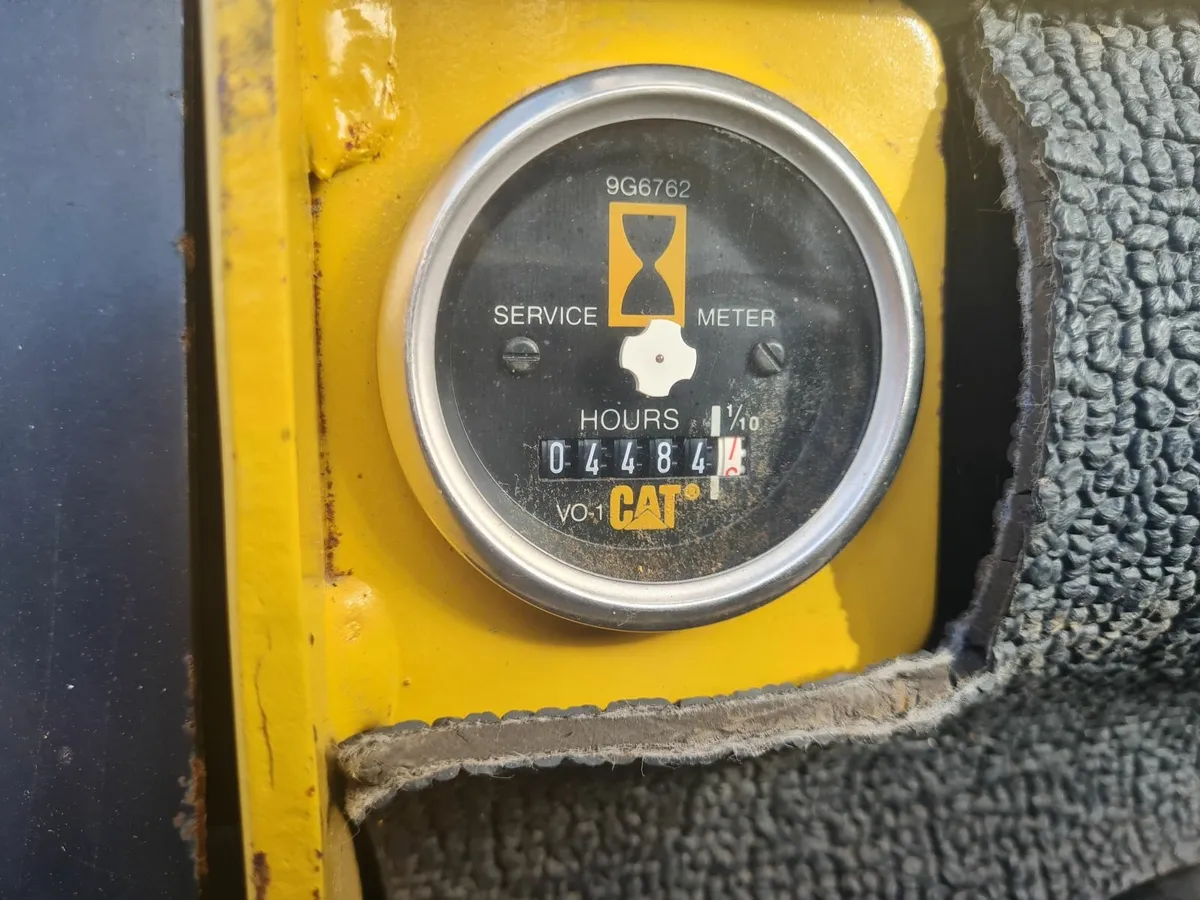 Cat forklift 4400 hours. - Image 2