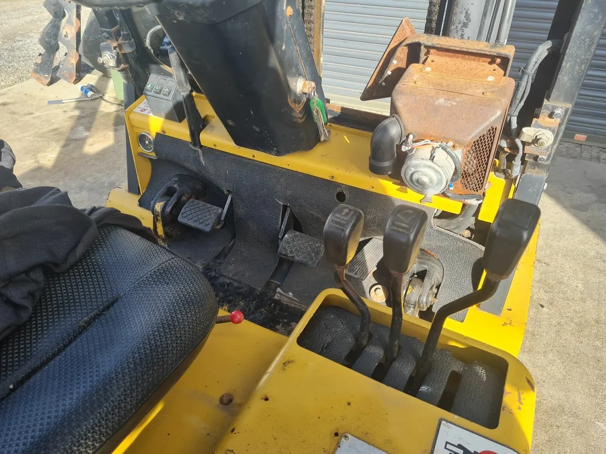 Cat forklift 4400 hours. - Image 3