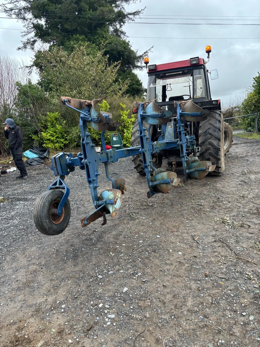 Bamford 3 Furrow reversable plough - Image 2