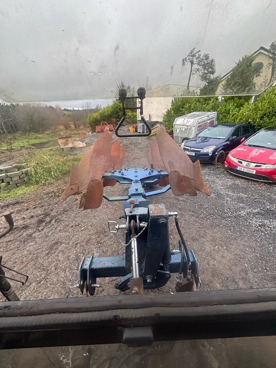 Bamford 3 Furrow reversable plough - Image 4