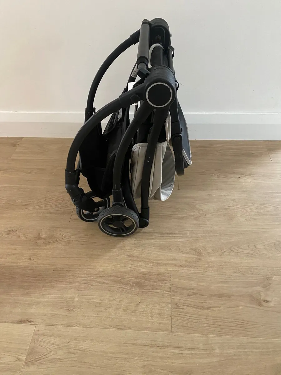 Stroller - Image 2
