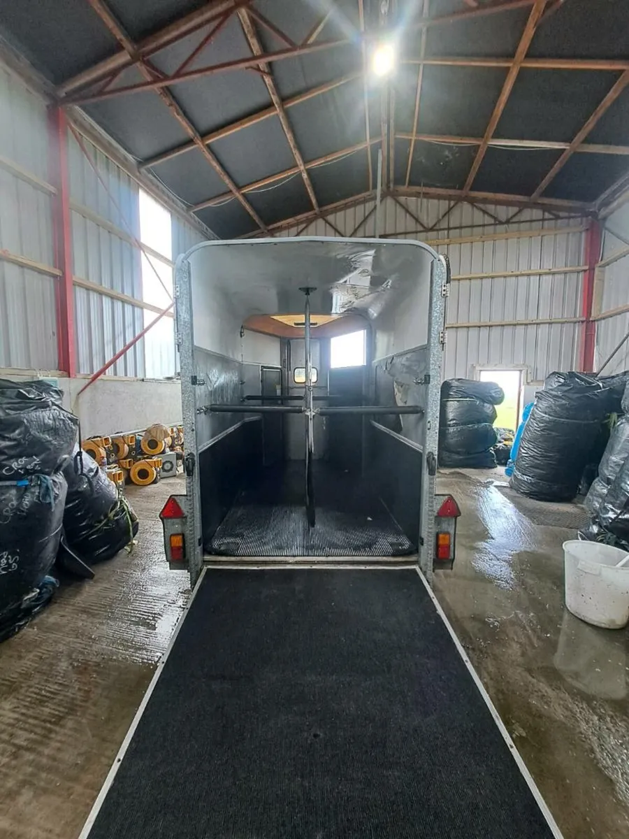 Horse trailer - Image 1