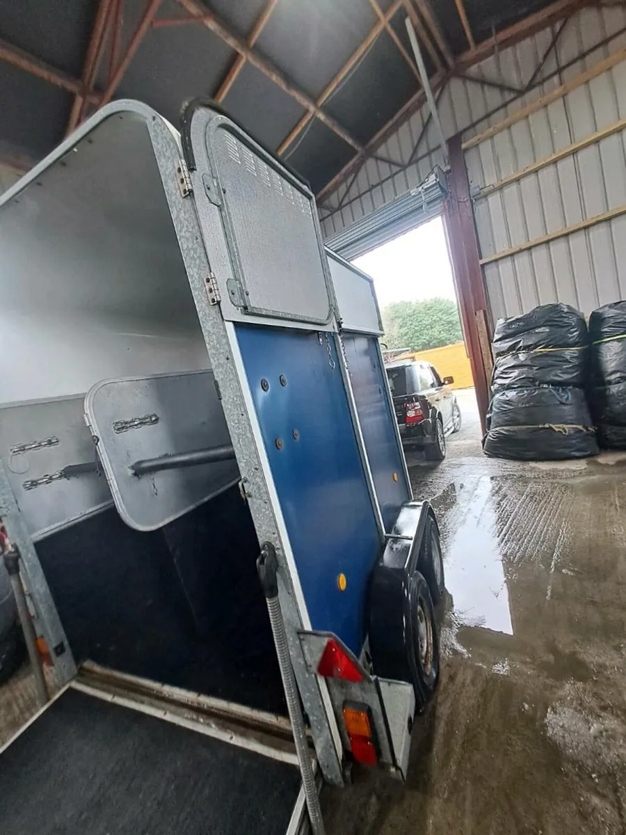 Horse trailer - Image 2