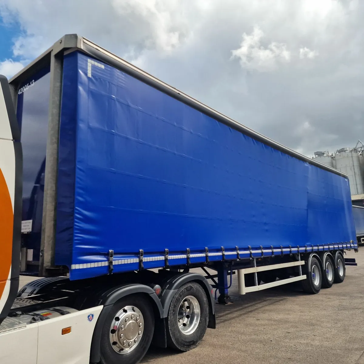 Curtainsider Trailer - Image 1