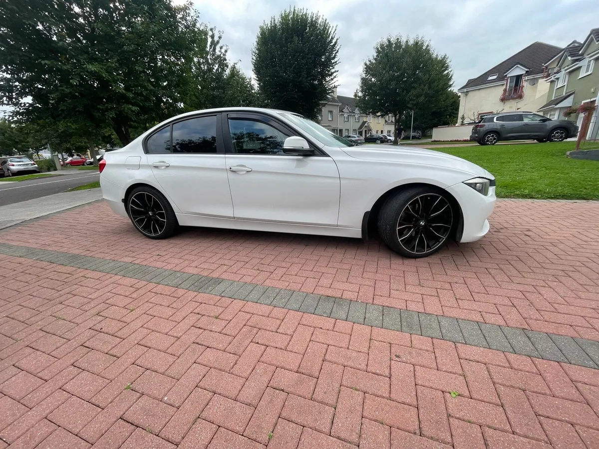 BMW 32D - Image 2