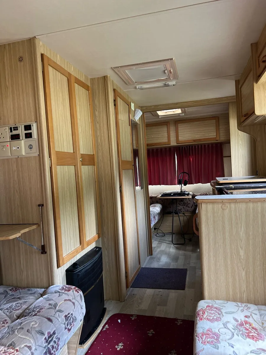 Elddis 5 berth Caravan 2008 – Great Condition - Image 4