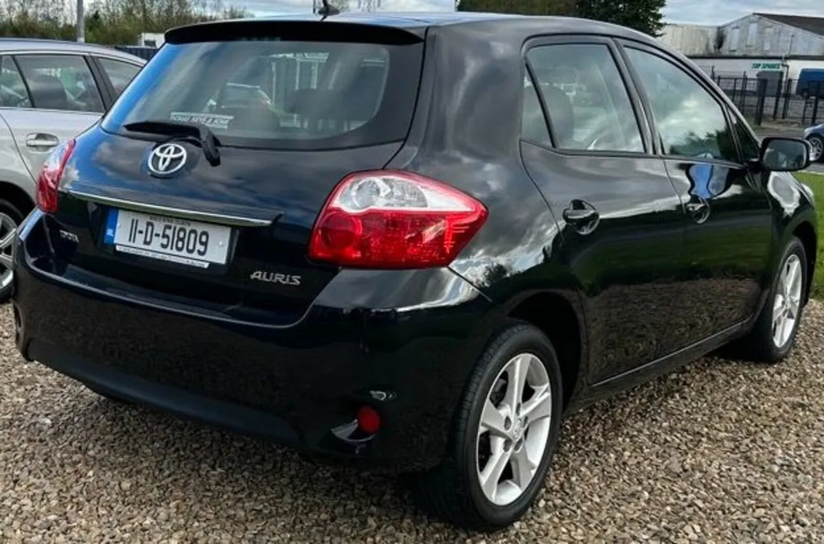 Toyota Auris 2011 - Image 1