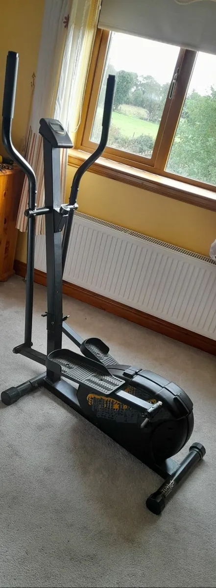 Cross trainer - Image 1
