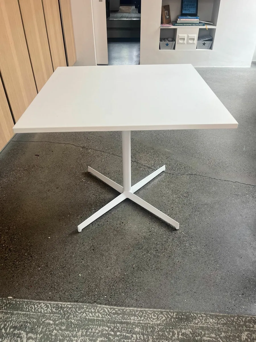 Desk/table