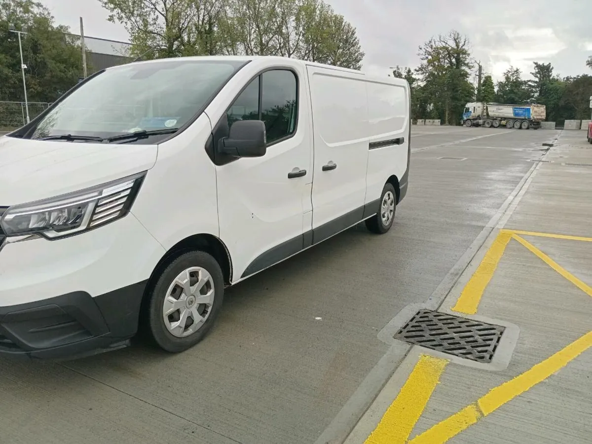 2022 renault traffic lwb - Image 4