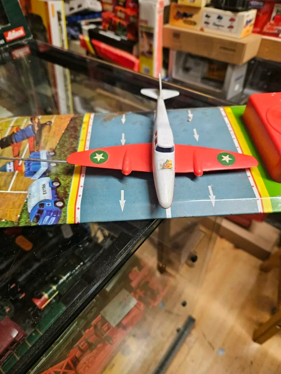 Vintage Tinplate Airport Made in Spain - Image 3