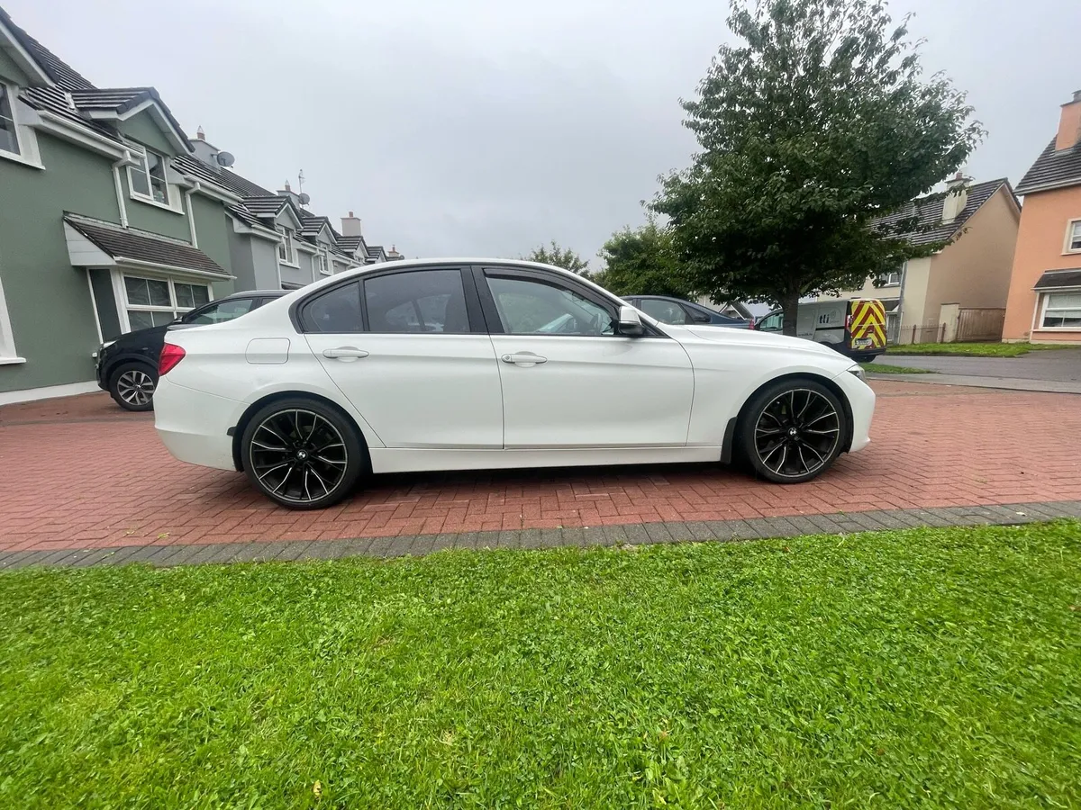 BMW 32D - Image 1