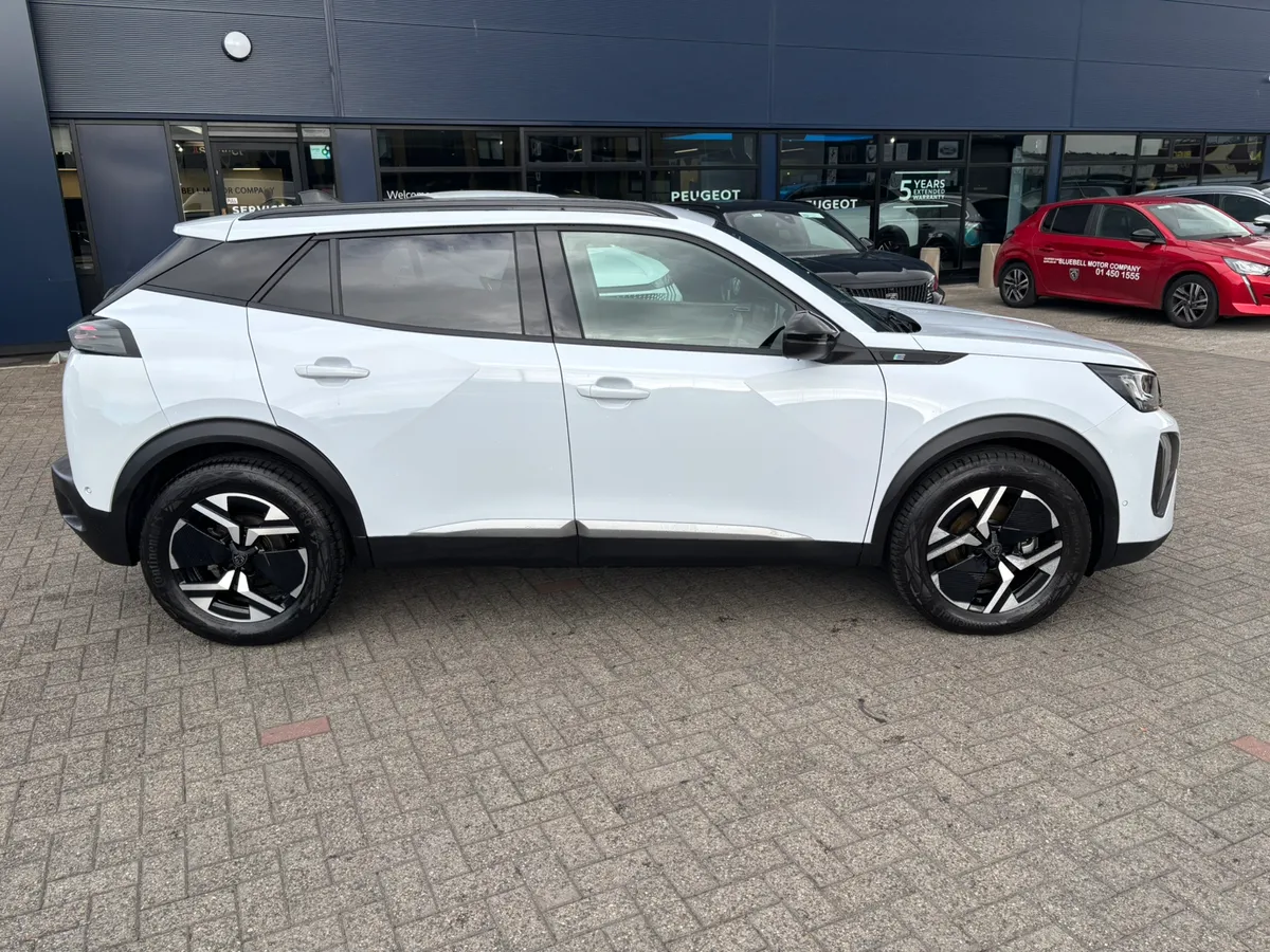 2025 Peugeot 2008 eAllure 54kw - Image 3
