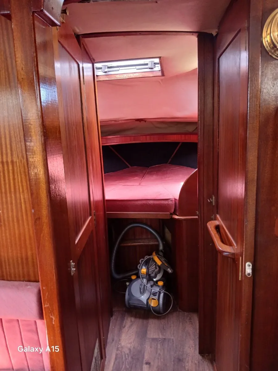 Sovereign 32 yacht - Image 3