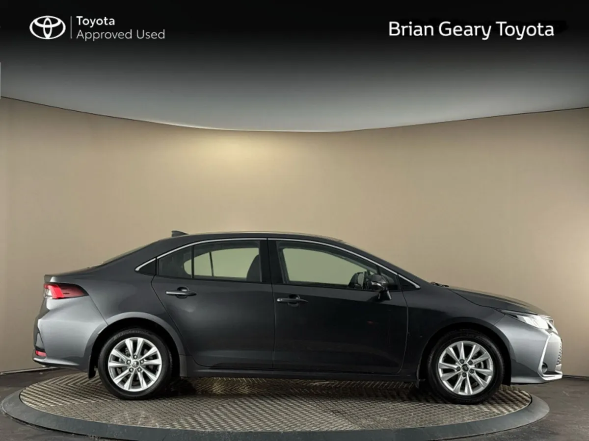 Toyota Corolla HYBRID LUNA SALOON - Image 3