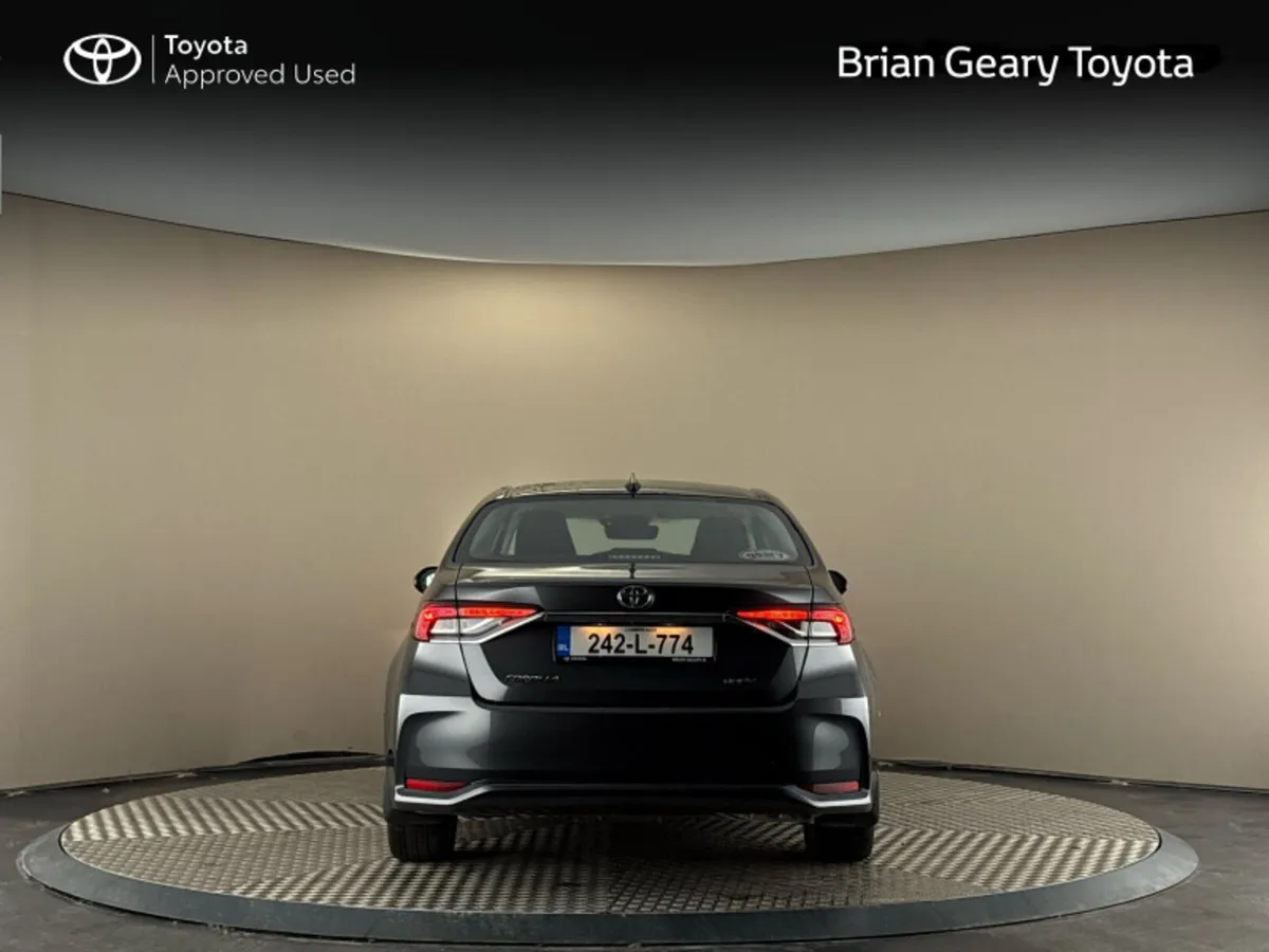 Toyota Corolla HYBRID LUNA SALOON - Image 4
