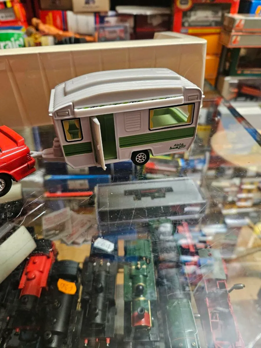 Corgi Mercedes and Caravan Set - Image 3