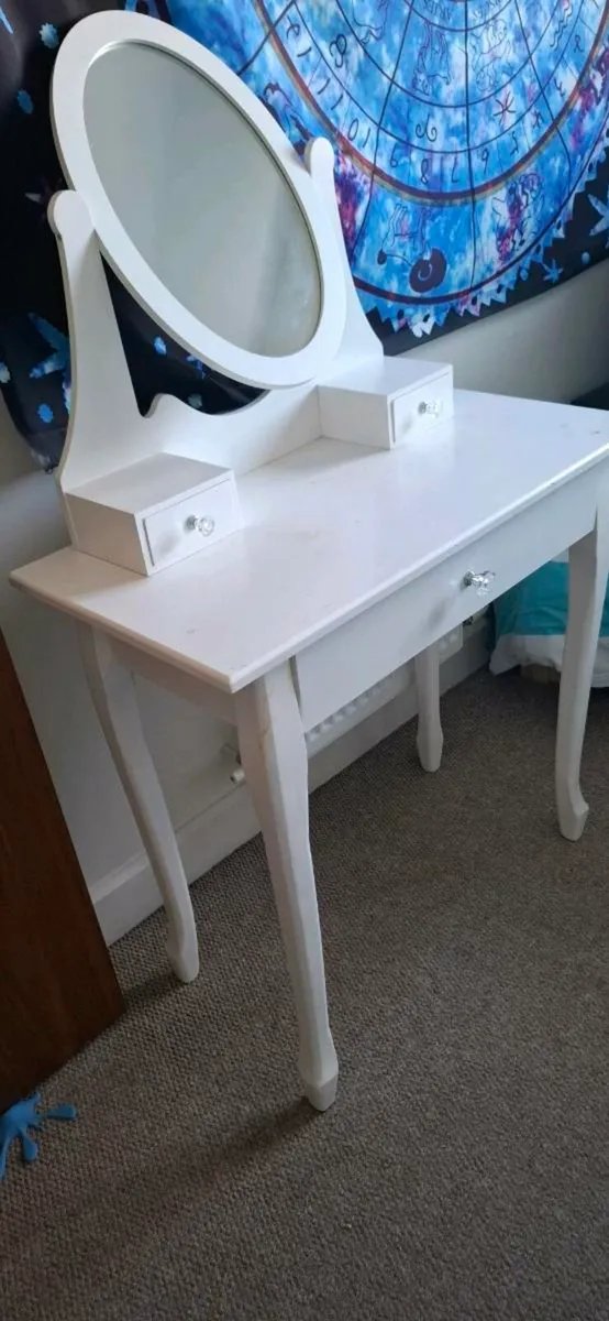 Dressing table and mirror - Image 1