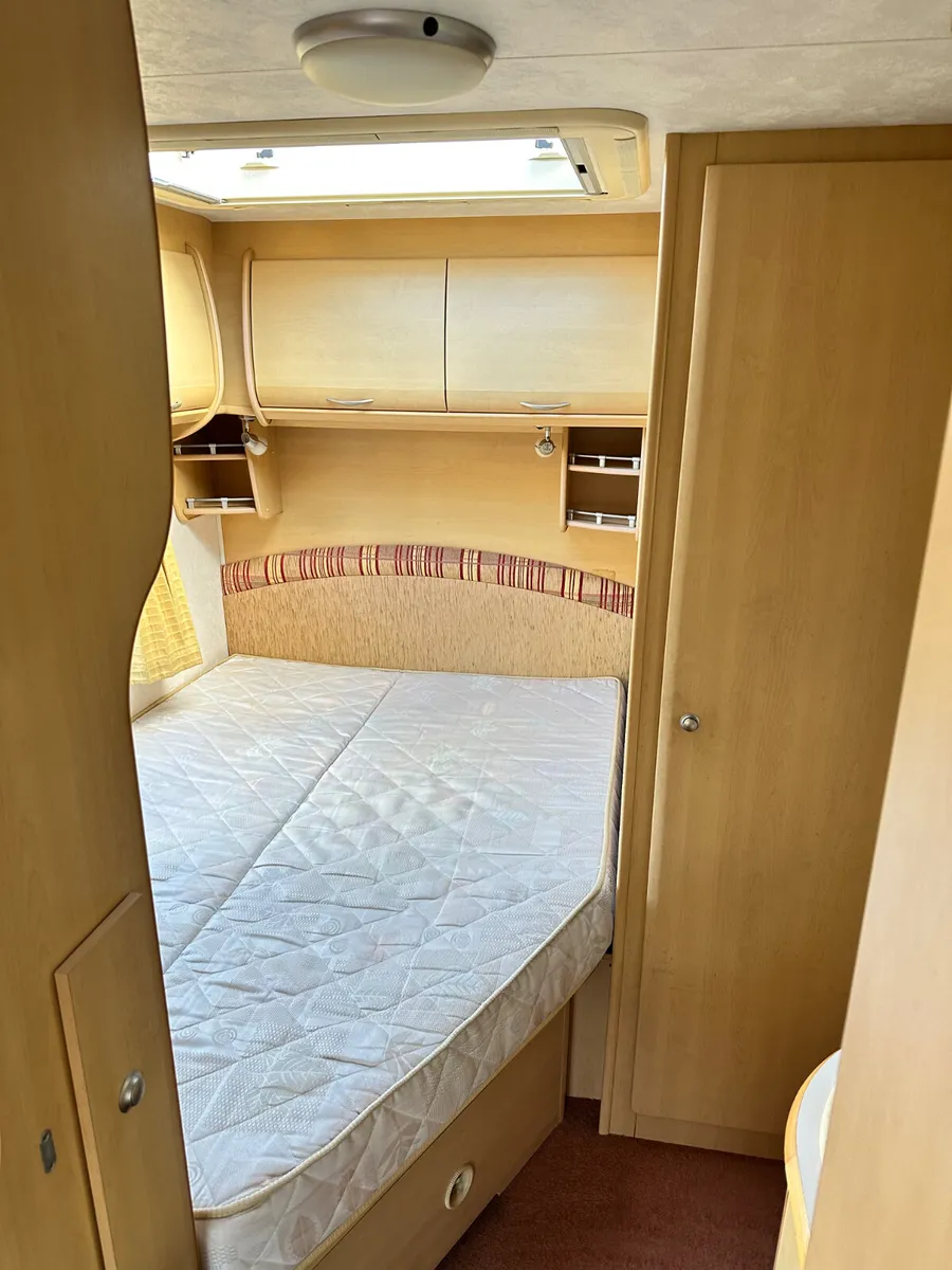 ✨STUNNING COACHMAN PASTICHE 4 BERTH FIXED BED✨ - Image 4