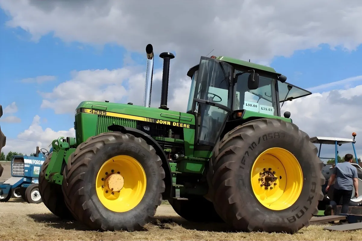 20 Tonne Dump Trailer Hire With 180/240hp Tractor - Image 2